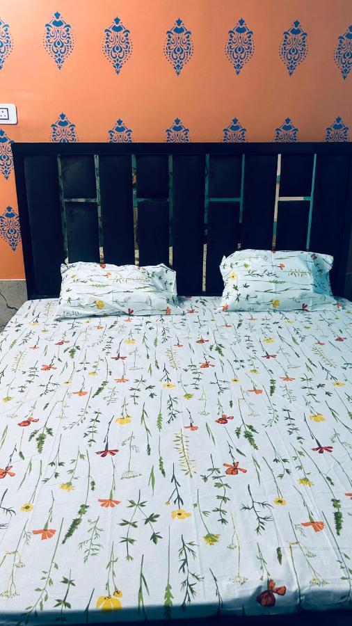 Tandon Lodge On The Ganga Ghat Homestay Waranasi Zewnętrze zdjęcie