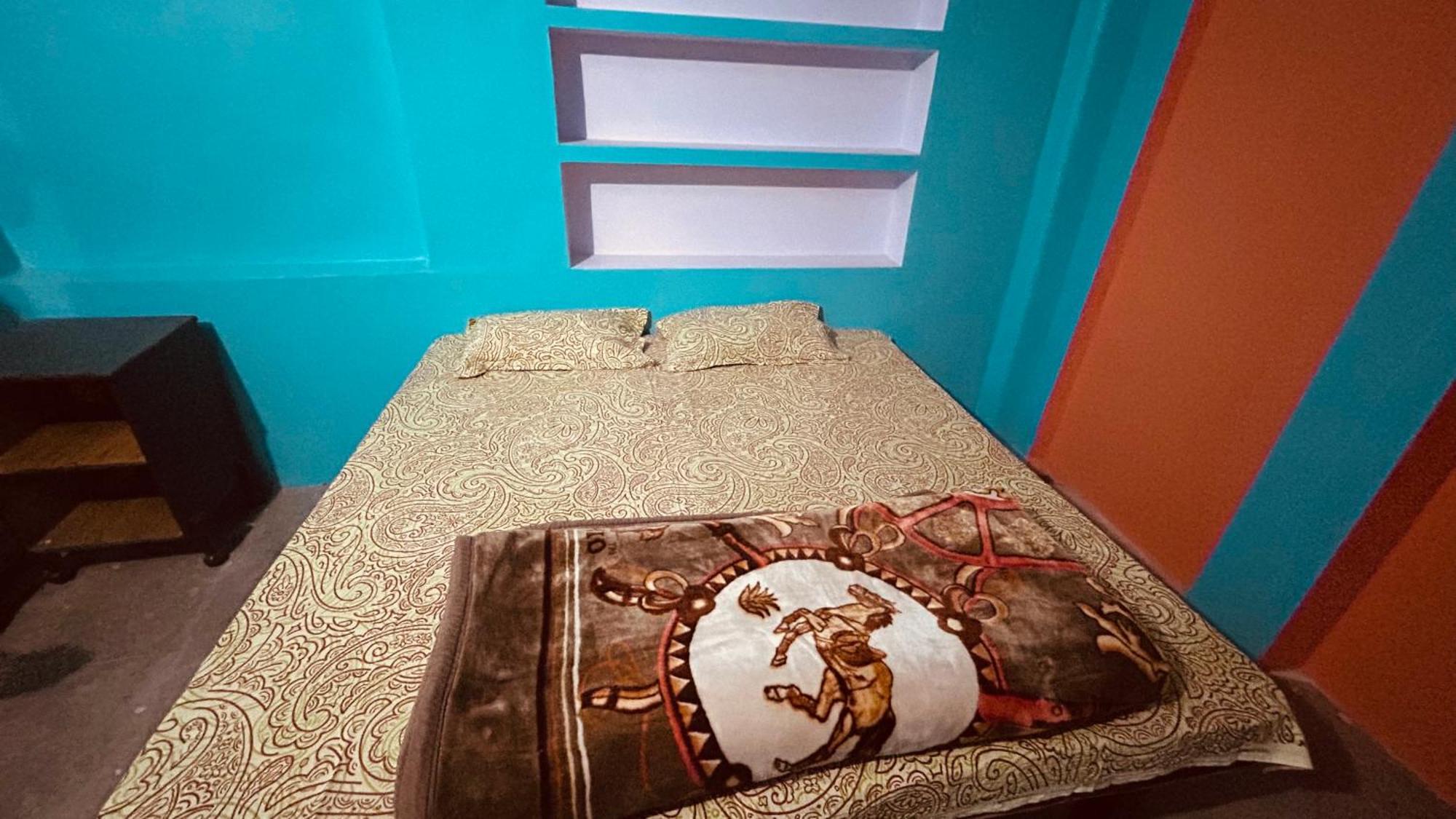 Tandon Lodge On The Ganga Ghat Homestay Waranasi Zewnętrze zdjęcie