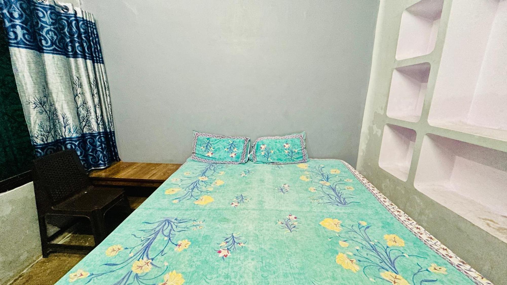 Tandon Lodge On The Ganga Ghat Homestay Waranasi Zewnętrze zdjęcie